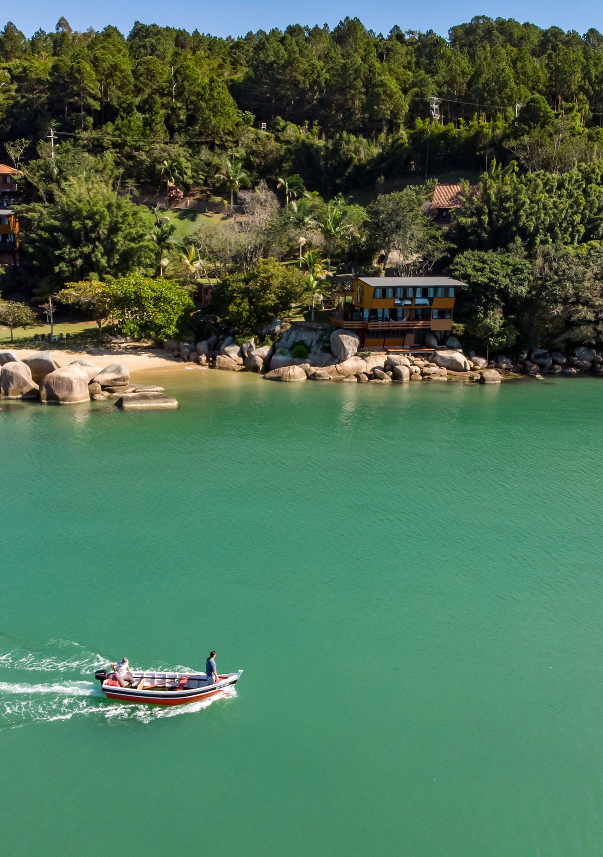 Vista aérea da praia particular